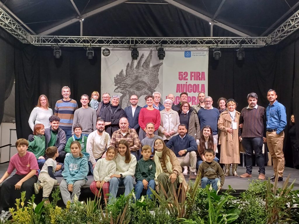 Criadors i representants de la pagesia del Prat durant l'acte de lliurament dels premis / elprat.digital